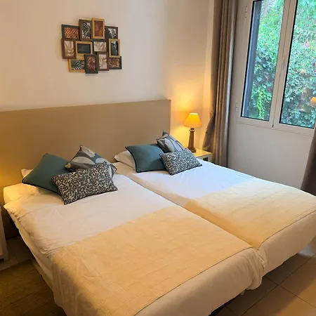 Amelia Villa Caniço