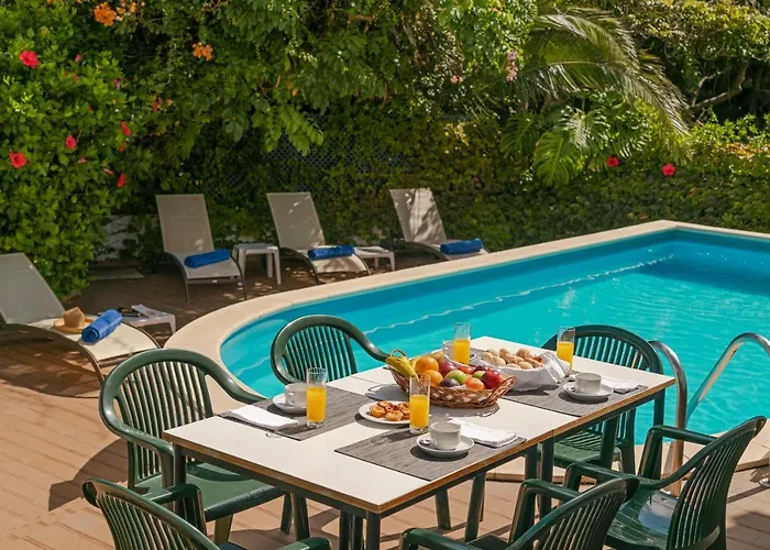 Amelia Villa Caniço